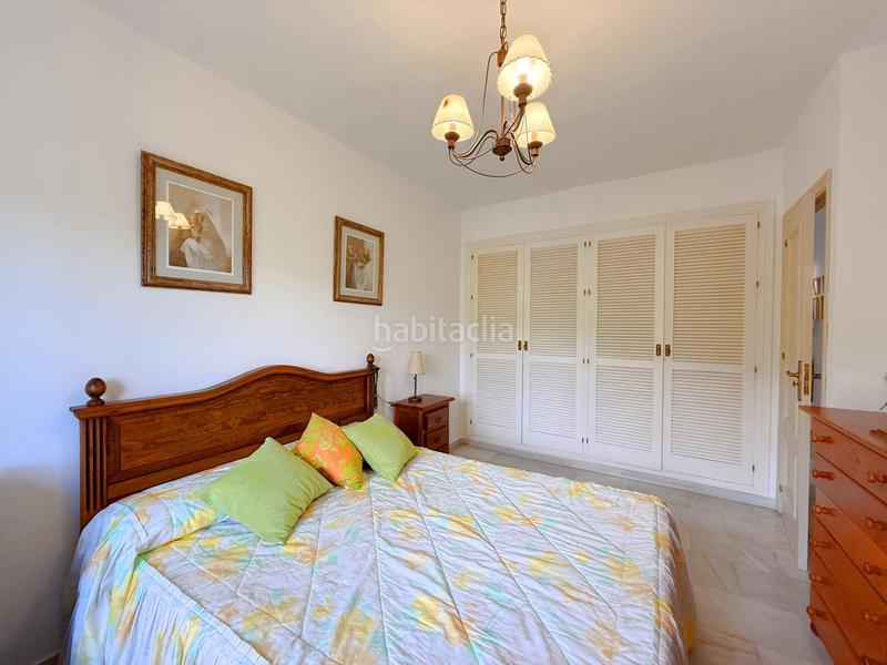 Foto f9aeef4e-d4fd-4bf8-8d82-5b7658802c55. Casa con piscina in altos de Estepona Estepona