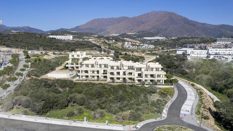 Foto b61170dd-3743-4f10-ac47-9387d04b2da0. Piso lujoso apartamento de 3 dormitorios con amplia terraza en Estepona