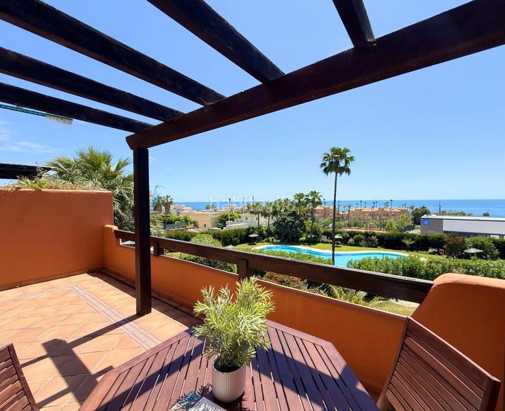 Foto 03a04c83-e740-4d22-b0d9-5993def33d41. Apartamento exclusivo apartamento con terraza soleada y vistas al mar en la costa en Estepona