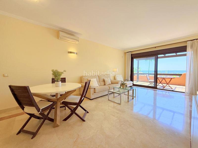 Foto 0f5798ba-387f-4ef9-b475-4f8403a1d622. Apartamento exclusivo apartamento con terraza soleada y vistas al mar en la costa en Estepona