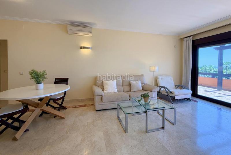 Foto 17559251-da89-4cf3-a29e-5f9e46ce9827. Apartamento exclusivo apartamento con terraza soleada y vistas al mar en la costa en Estepona