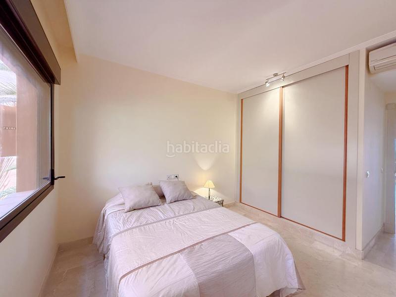 Foto 24ceefd5-d6a5-4f9a-a8d9-33cacf52205a. Apartamento exclusivo apartamento con terraza soleada y vistas al mar en la costa en Estepona
