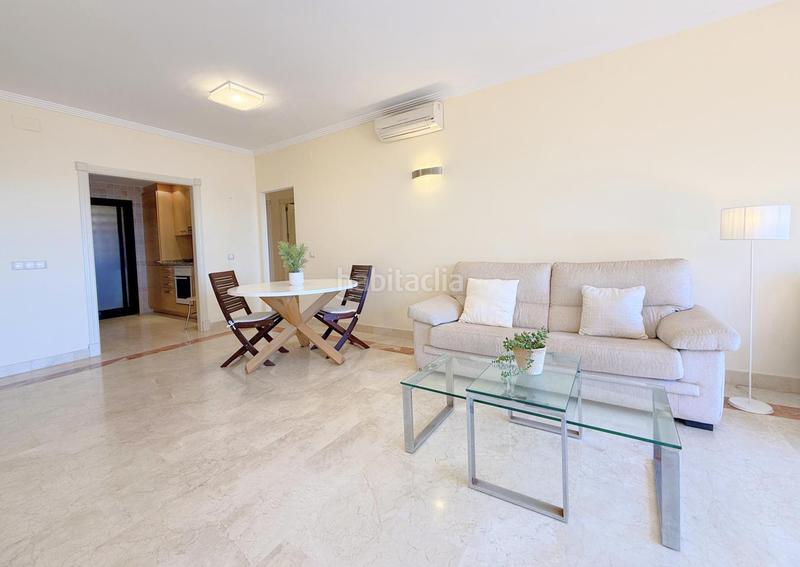 Foto 5df17663-576f-4058-afee-9fc56b54710e. Apartamento exclusivo apartamento con terraza soleada y vistas al mar en la costa en Estepona
