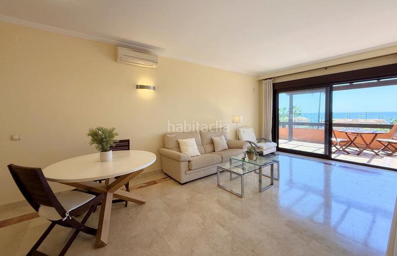 Foto 7ff52d55-c4ad-4e22-aa69-bdf8a1b3fa91. Apartamento exclusivo apartamento con terraza soleada y vistas al mar en la costa en Estepona