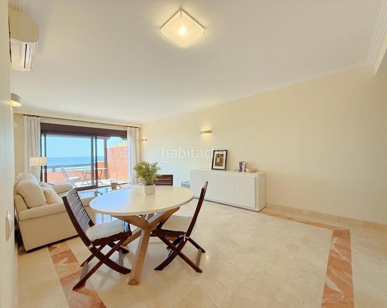 Foto 82b3676f-046f-4c89-afd7-6eec3e7380b7. Apartamento exclusivo apartamento con terraza soleada y vistas al mar en la costa en Estepona