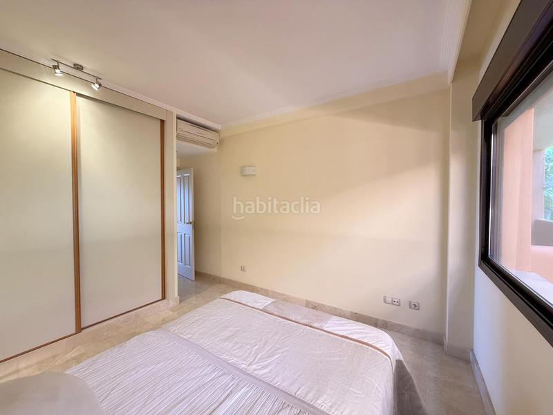 Foto 882cfc0f-e47c-41e6-95c0-3f9aa1d2ccde. Apartamento exclusivo apartamento con terraza soleada y vistas al mar en la costa en Estepona