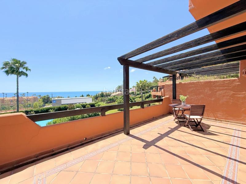 Foto 9347ea06-a701-4361-bdb4-a587dfb053cf. Apartamento exclusivo apartamento con terraza soleada y vistas al mar en la costa en Estepona