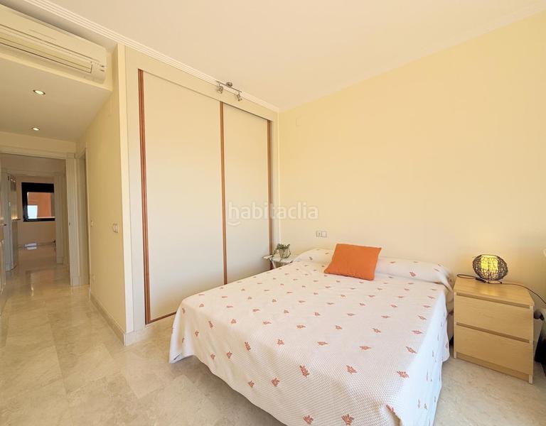 Foto b590a48b-a946-4fcf-a957-beeafee8c241. Apartamento exclusivo apartamento con terraza soleada y vistas al mar en la costa en Estepona