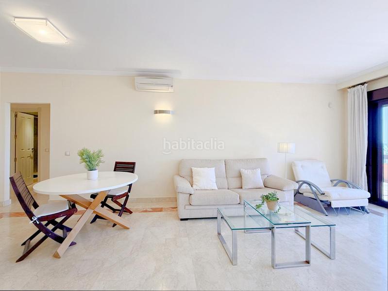 Foto b64ccb29-02e3-4ae4-844d-a0ce50289ec7. Apartamento exclusivo apartamento con terraza soleada y vistas al mar en la costa en Estepona