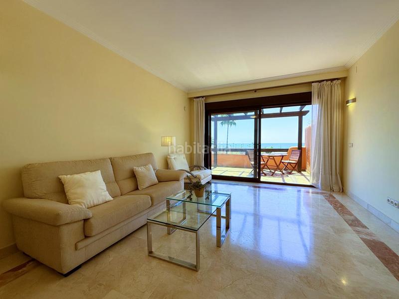Foto f865cbef-0bea-4af4-a725-789b739c83cc. Apartamento exclusivo apartamento con terraza soleada y vistas al mar en la costa en Estepona