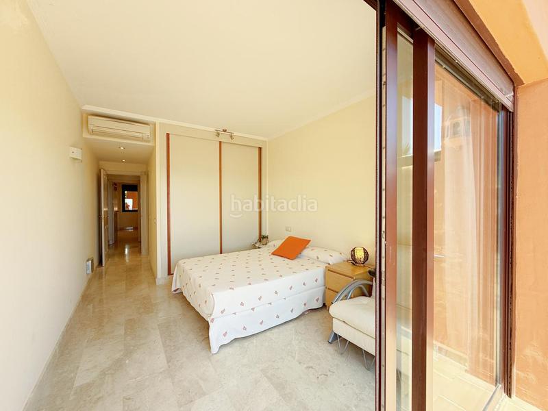 Foto fcea6c40-b93f-4caf-bb56-d4c080cabbdf. Apartamento exclusivo apartamento con terraza soleada y vistas al mar en la costa en Estepona