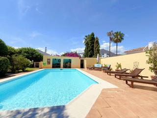Casa  Guatemala. Encantadora villa con piscina privada y vistas a la montaña