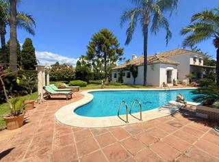 Maison  Pablo ruiz picasso. Magnífica villa andaluza en zona privilegiada de san pedro de al