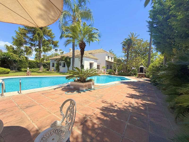 Foto e823a650-1f26-44f6-9987-d8efb057e24b. Casa amb aparcament piscina a Nueva Alcántara Marbella