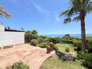 Casa  Maestro chueca. Maravillosa casa con jardín privado y preciosas vistas al mar, e