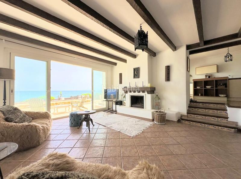 Foto 6dfbedb1-4c7c-443b-adff-1f90c4e7b9ee. Casa exclusiva villa en primera línea de playa en Manilva