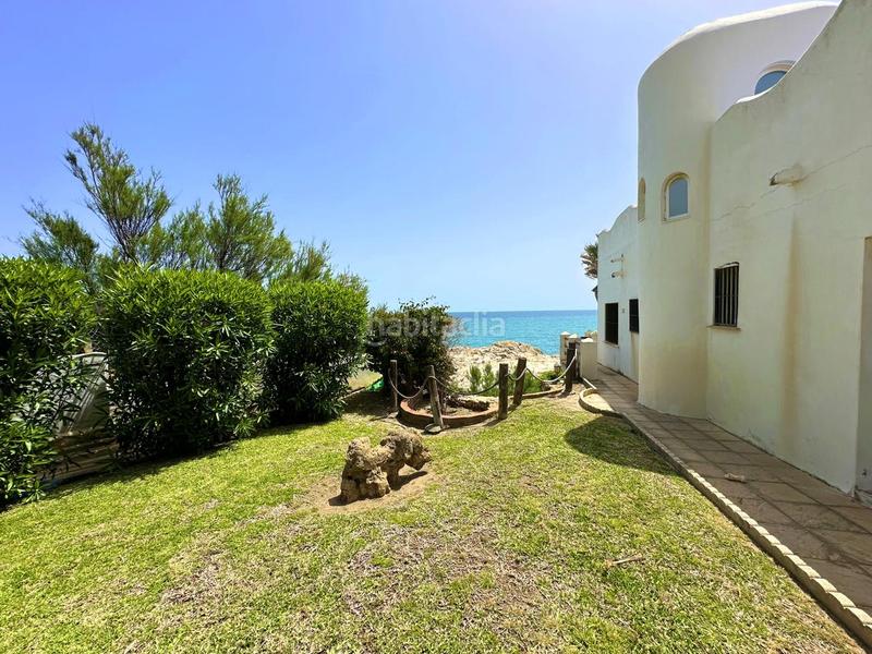 Foto 9204dccf-ba8d-4807-bf8c-09cf25de63c5. Casa exclusiva villa en primera línea de playa en Manilva
