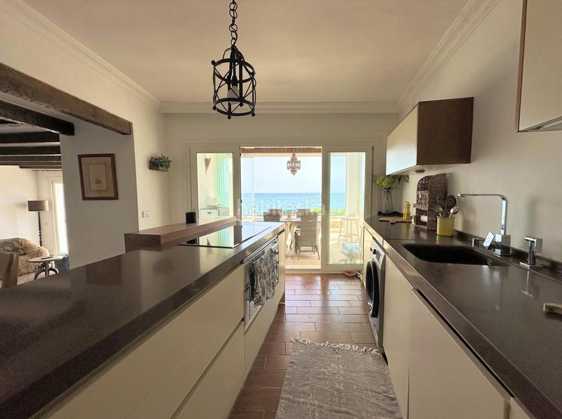 Foto af177a7e-348c-410d-8e0f-340c885c2f67. Casa exclusiva villa en primera línea de playa en Manilva