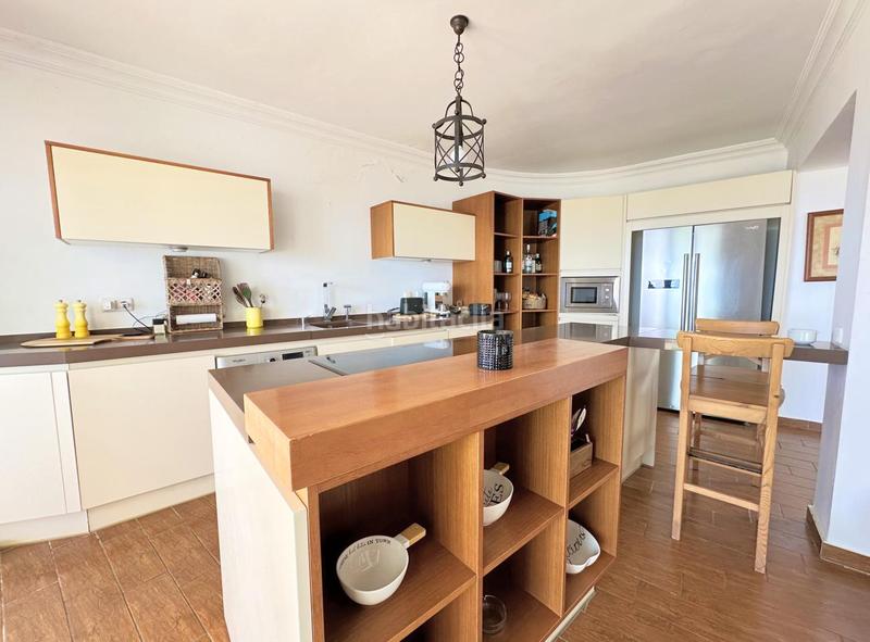 Foto fb0ed6a1-f671-4340-87a2-6fa7946488ba. Casa exclusiva villa en primera línea de playa en Manilva
