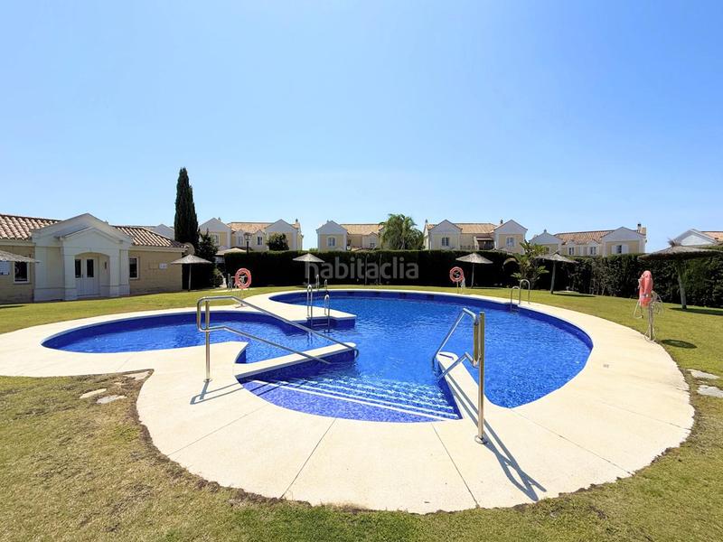 Foto 009a8c8a-4965-4df4-9f3b-91868d12980a. Casa adossada amb aparcament piscina a La Alcaidesa