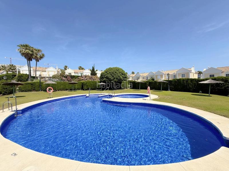 Foto 323b8d12-8853-4a48-aee7-2b9753501032. Casa adossada amb aparcament piscina a La Alcaidesa