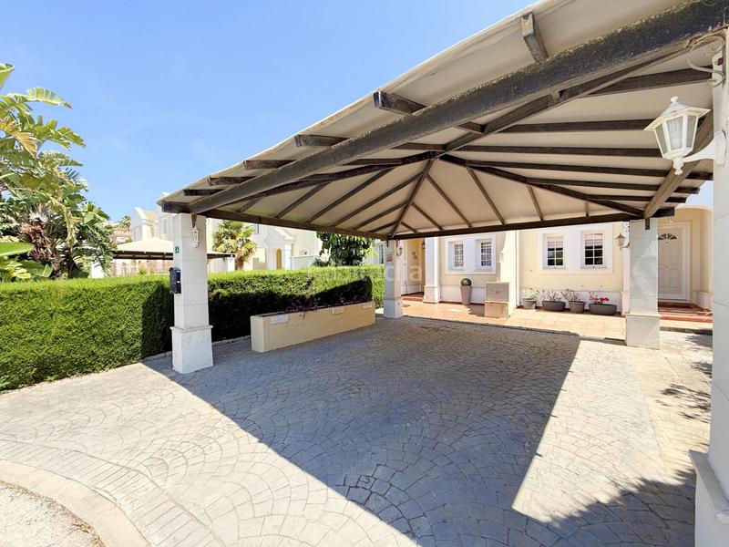 Foto 73a150e9-353d-46d0-ab25-e790caf4b3e0. Casa adossada amb aparcament piscina a La Alcaidesa