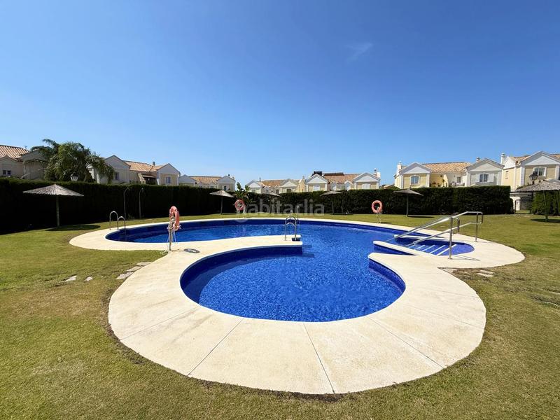 Foto 9052c143-270e-43ee-89f0-8337d12b26cd. Casa adossada amb aparcament piscina a La Alcaidesa