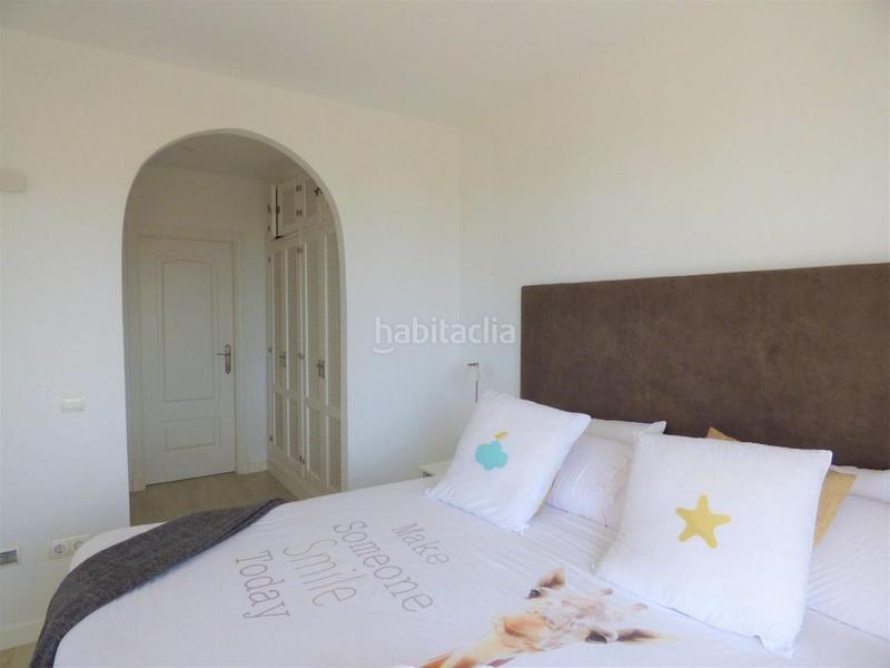 Foto bd0d62f3-3498-4b78-b199-34b21dec4ba6. Casa adossada amb aparcament piscina a La Alcaidesa