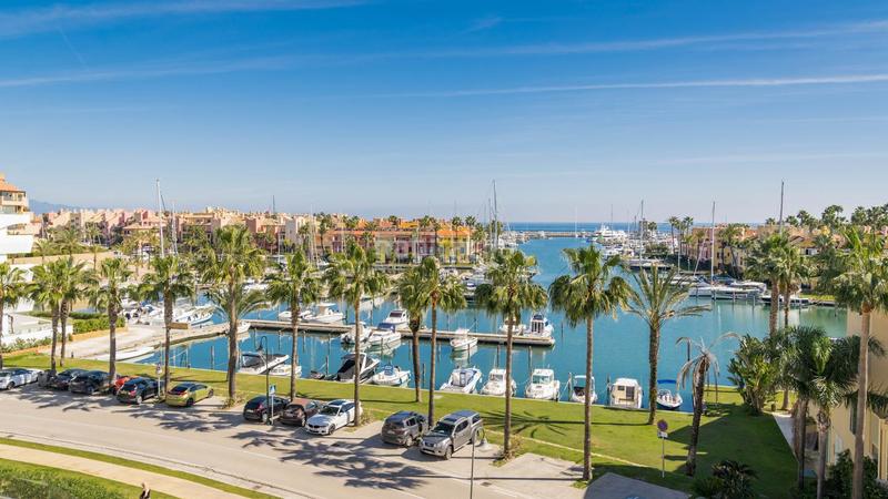 Foto 679d5f53-e885-4b22-b57b-0bfb53c0a8e0. Ático  en pier en puerto de Sotogrande-la marina Sotogrande