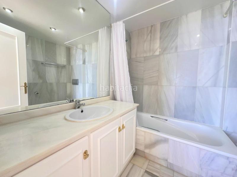 Foto 160823ee-baeb-4b5d-ba21-5d27e73aae07. Maison jumelée avec chauffage piscine dans puerto de Estepona Estepona