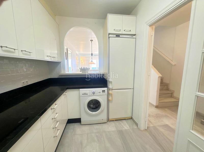 Foto 3c85e826-a7c2-4101-b349-94e1f904f1f0. Maison jumelée avec chauffage piscine dans puerto de Estepona Estepona