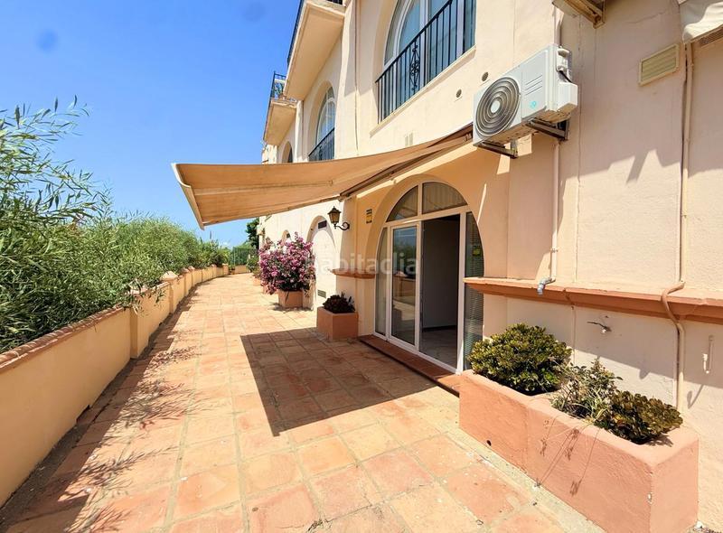 Foto f7dc6280-4b98-4b93-9ddf-299f2d2cb057. Maison jumelée avec chauffage piscine dans puerto de Estepona Estepona