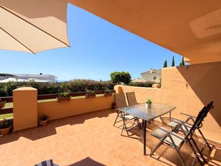 Apartament  Casares del sol. Encantador apartamento en planta baja con amplia terraza, vistas