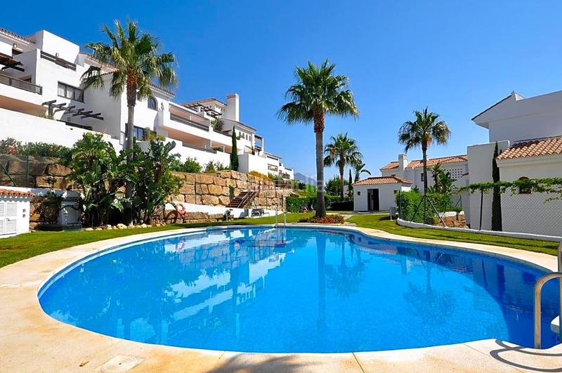 Foto 5e894681-b99b-4954-9652-4dce5faf9061. Àtic amb calefacció aparcament piscina a Doña Julia Golf Casares