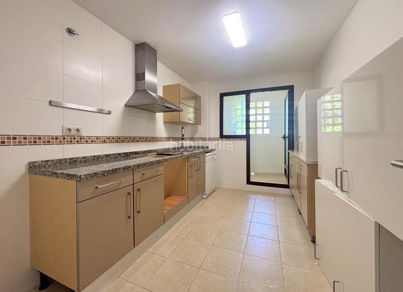 Foto 0a71cedb-71ff-4530-8d20-30d8859db096. Planta baja acogedora vivienda con jardín privado en urbanización en primera línea de golf en La Alcaidesa