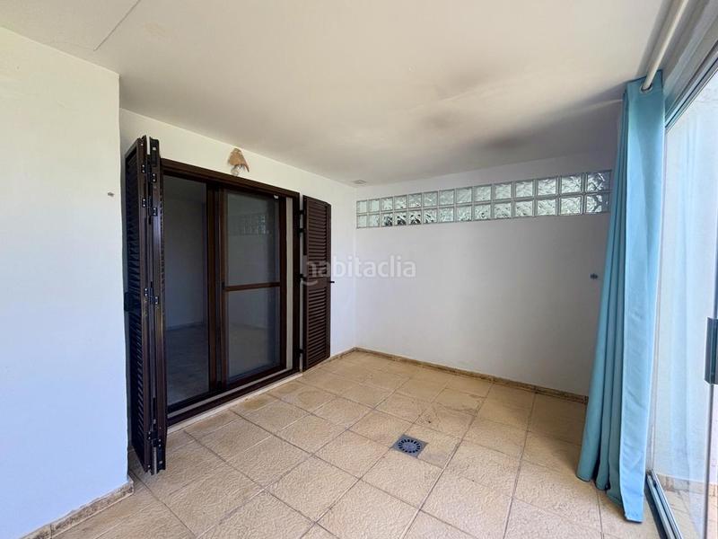 Foto 23bc82d9-d7ee-4e58-a843-424f3d459dbc. Planta baja acogedora vivienda con jardín privado en urbanización en primera línea de golf en La Alcaidesa