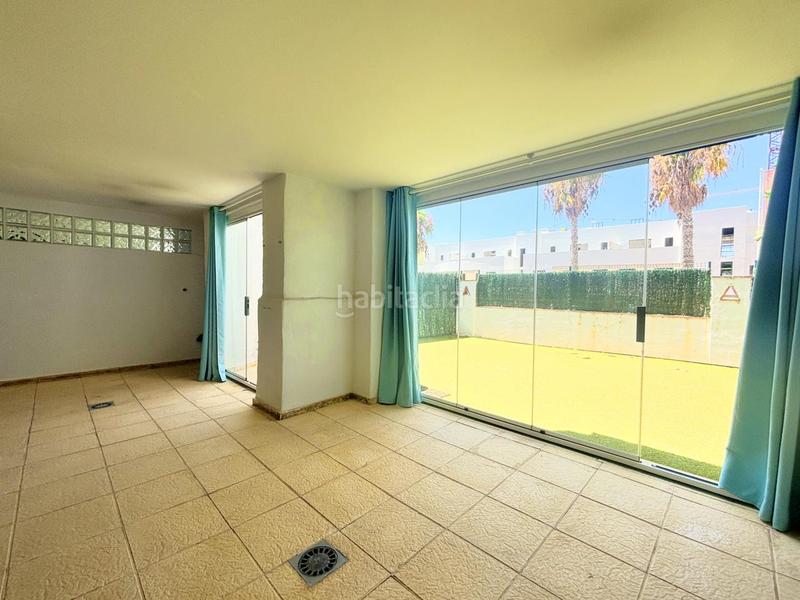 Foto 280e2aed-4613-494c-9045-a258ee98a77c. Planta baja acogedora vivienda con jardín privado en urbanización en primera línea de golf en La Alcaidesa