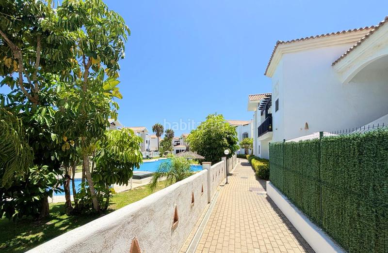 Foto 38719a81-3985-48f0-a60a-ff777ed2b7cb. Planta baja acogedora vivienda con jardín privado en urbanización en primera línea de golf en La Alcaidesa
