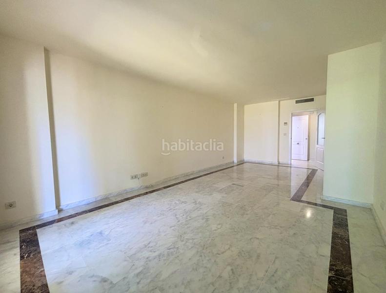 Foto 3d9751c5-796f-4833-a5f3-9a86f8cb3c7a. Planta baja acogedora vivienda con jardín privado en urbanización en primera línea de golf en La Alcaidesa