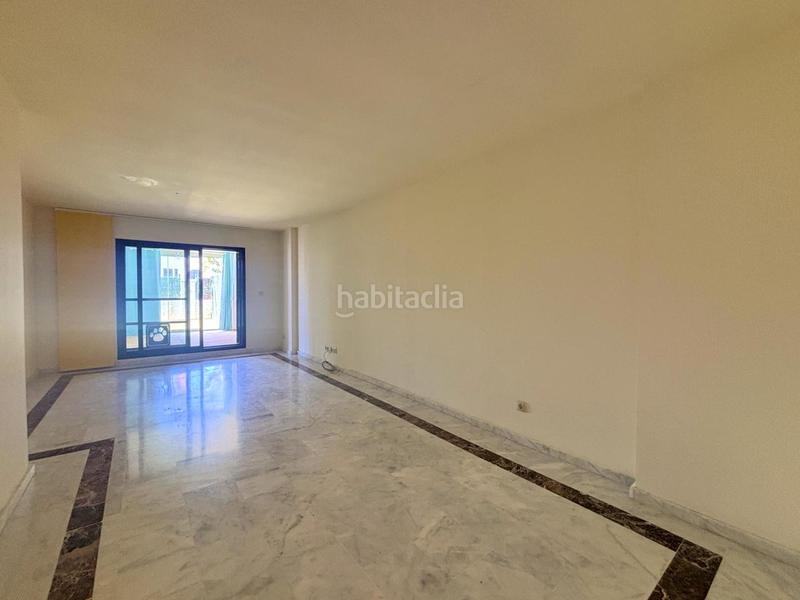 Foto 4749009b-925d-4c2f-bfdf-de5c37e605e8. Planta baja acogedora vivienda con jardín privado en urbanización en primera línea de golf en La Alcaidesa