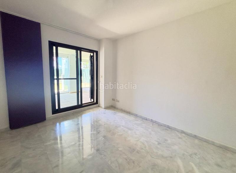 Foto b189c64b-0ee6-48c1-a945-b326fbffe41a. Planta baja acogedora vivienda con jardín privado en urbanización en primera línea de golf en La Alcaidesa