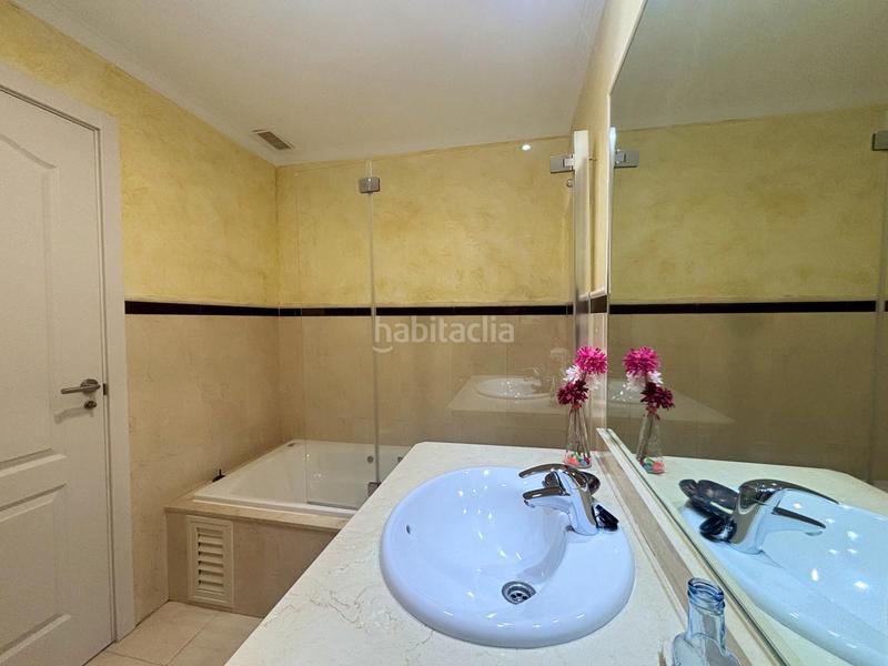 Foto beb95e2a-459a-4e8c-8932-51a68bda53d1. Planta baja acogedora vivienda con jardín privado en urbanización en primera línea de golf en La Alcaidesa