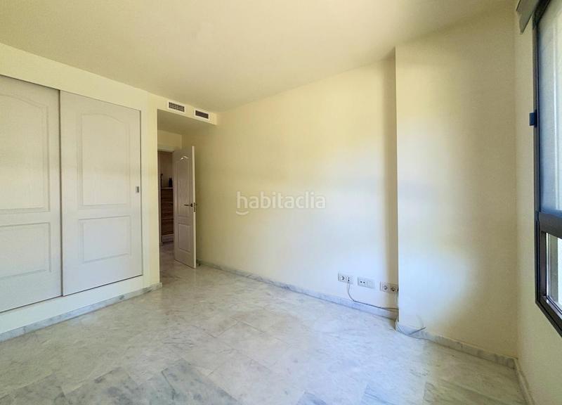 Foto d89bb483-e1fe-4552-b4d9-abda1defaef8. Planta baja acogedora vivienda con jardín privado en urbanización en primera línea de golf en La Alcaidesa