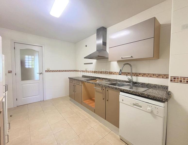 Foto de481550-0778-4e97-8e75-a358e558af9c. Planta baja acogedora vivienda con jardín privado en urbanización en primera línea de golf en La Alcaidesa