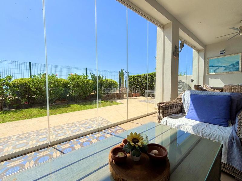 Foto 3117f8cb-e015-4cdc-abfc-6dc5b0abfbc7. Apartamento exclusivo bajo en primera línea de playa con terraza privada costa con licencia vacacional. en Casares