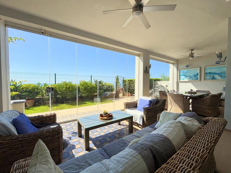 Foto 49972ec0-0cee-4f4b-b0e1-4d0c9f616f62. Apartamento exclusivo bajo en primera línea de playa con terraza privada costa con licencia vacacional. en Casares