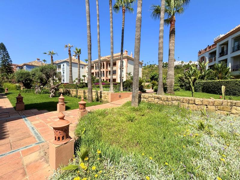 Foto 5b779d41-c4c2-403e-8d4e-2f15439e277a. Apartamento exclusivo bajo en primera línea de playa con terraza privada costa con licencia vacacional. en Casares