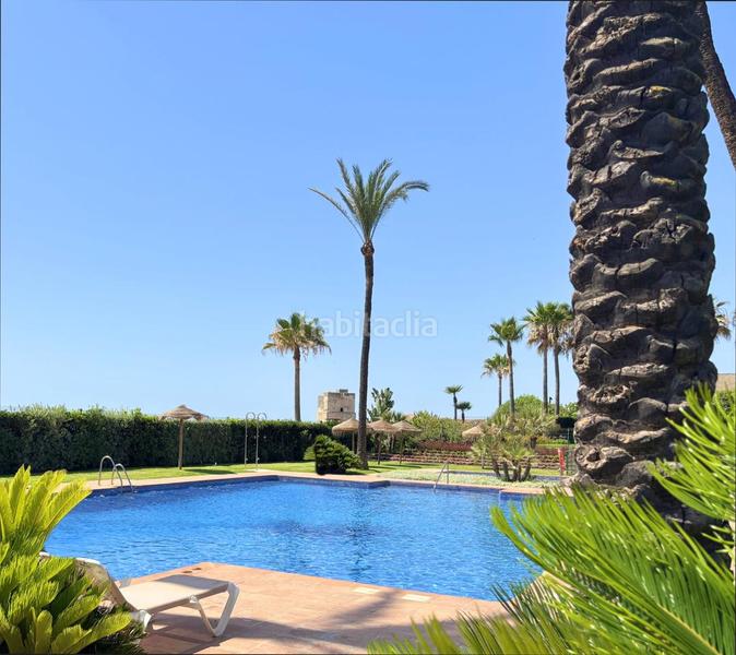 Foto 77edeacf-a90d-4751-938b-047ea0bdb100. Apartamento exclusivo bajo en primera línea de playa con terraza privada costa con licencia vacacional. en Casares