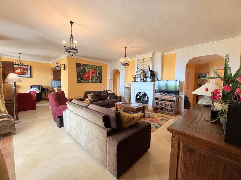 Foto 82c49c11-3939-43c7-bfbf-8839ea0ab874. Apartamento exclusivo bajo en primera línea de playa con terraza privada costa con licencia vacacional. en Casares
