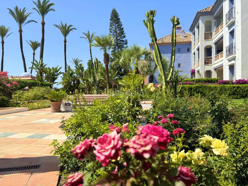 Foto 8f955dcf-bfb4-4406-886d-5692b3ff1770. Apartamento exclusivo bajo en primera línea de playa con terraza privada costa con licencia vacacional. en Casares